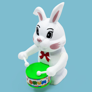 Jouet lapin tambourineur à remonter, 13.5x6cm, en plastique, éducatif pour enfants de 2 à 4 ans - Product Image 2