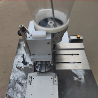 Machine japonaise de fabrication de gyoza à haute efficacité boulette de gyoza faisant la machine machine de boulette chinoise semi-automatique de dessus de table