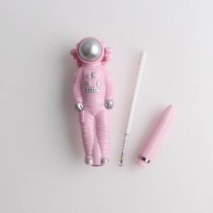 Stylo bille 3D en forme d'astronaute de dessin animé, idéal pour les cadeaux de Noël, avec logo, recharge noire – Vente chaude - Product Image 5