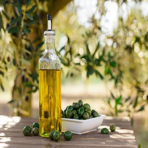 Aceite de Oliva Puro Extracto Verde Dorado Para Cocina Mediterránea Recetas Gourmet Preparación de Ensaladas Uso Culinario - Product Image 1