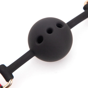 Bozo de silicona para adultos con orificios, negro y rojo, ajustable para entrenamiento - Product Image 3