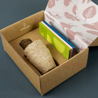 Boîtes d'expédition en carton ondulé recyclé avec pelliculage mat et gaufrage, personnalisées pour abonnement végétal, avec insert en carton ondulé
