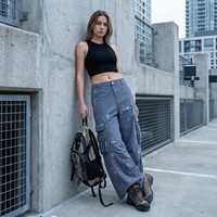 Pantalon cargo évasé vintage effet vieilli, coupe ample à jambe empilée, couture incurvée, style streetwear, taille mi-haute, personnalisable OEM, faible MOQ
