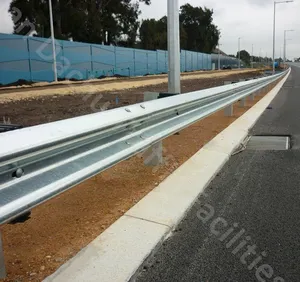 Guard Rail in acciaio ondulato con trave con parapetto per protezione stradale urbano