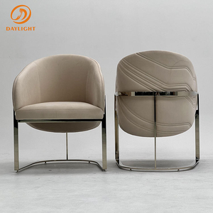 Sedia da Pranzo di Alta Qualità con <span class=keywords><strong>Gambe</strong></span> in Metallo, Moderna e Lussuosa, in Velluto Trapuntato Bianco o Pelle - Product Image 2