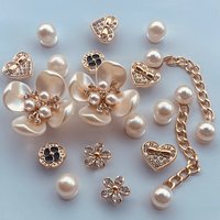 Nouveauté 2026 : Accessoires pour chaussures DIY – Ensemble de perles, cristaux, trèfles à quatre feuilles, fleurs pour chaussures, chaîne or rose, cœurs et strass