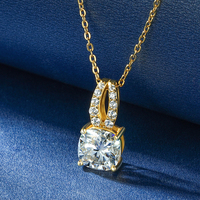 Set di Gioielli in Argento Sterling 925 con Orecchini Rotondi in Moissanite da 6,5mm e Collana con Pendente in Moissanite a Cuscino 8x8mm, Forma a Oliva Cava