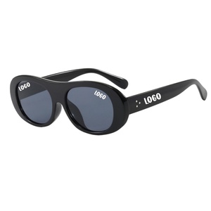 Lunettes de soleil rétro pour femmes en PC, légères, verres UV400, monture complète ronde, rouge et gris, forme personnalisée – Vente chaude usine - Product Image 1