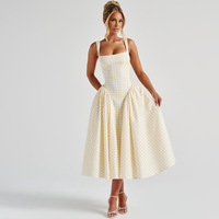 Robe élégante et tendance, nouvelle collection européenne et américaine, imprimé à carreaux, mettant en valeur la taille, robe sexy dos nu à bretelles spaghetti