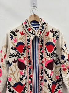 Chaqueta Étnica de Lujo, Estilo Boho Suzani, Chaqueta de Terciopelo con Bordado Indio Suzani, Chaqueta Unisex de Primavera para un Estilo Elegante - Product Image 4