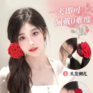 Peluca de cola de caballo Wilderness Rose con ondas en capas, aspecto natural, cola de caballo lateral para mujer - Product Image 4