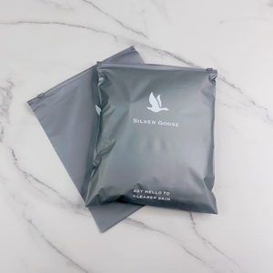 Sacs de rangement gris personnalisés imprimés, refermables, recyclables, épais, avec fermeture éclair, pour vêtements - Product Image 1