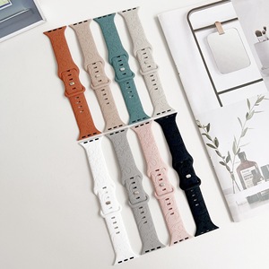 Bracelet de montre en silicone à double boucle avec motif en relief, compatible avec <span class=keywords><strong>Apple</strong></span> <span class=keywords><strong>Watch</strong></span> Series 11 10 9 <span class=keywords><strong>8</strong></span> SE, bracelet sport OEM personnalisé - Product Image 2