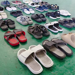 Venta al por mayor de zapatos de <span class=keywords><strong>segunda</strong></span> <span class=keywords><strong>mano</strong></span>, zapatillas usadas y zapatos de marca, Sandalias planas, zapatillas informales, pacas, estilos de moda - Product Image 6