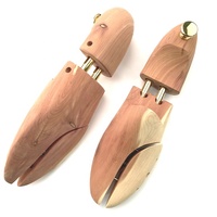 Zapatero de madera de cedro para hombre, árbol de madera de cedro, espaciador aromático, madera de cedro de tubo doble