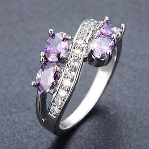 Anello dal Design Elegante in Colore Viola per Donne - Product Image 2