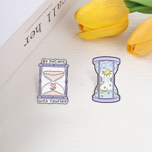 Épinglette en émail Sablier 'Soyez patient avec vous-même' avec cycle jour/nuit, broche en métal pour soulager l'anxiété, bijoux émotionnels, cadeaux - Product Image 3