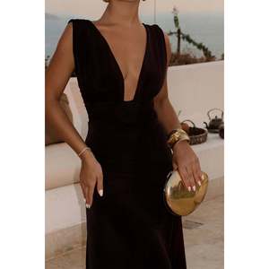 Robe de soirée noire Isole avec détail rose, robe de bal longue pour femme, fente latérale, silhouette droite, taille empire, du XS au XL, pour le bal de promo - Product Image 6