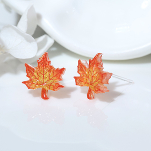 Nouvelles boucles d'oreilles et clips d'oreille en forme de feuille d'érable <span class=keywords><strong>orange</strong></span> en résine minimaliste <span class=keywords><strong>sans</strong></span> trous d'oreille - Product Image 3