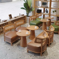 Ensemble table et chaises de salle à manger en bois massif moderne pour cafés restaurants pour les magasins de thé au lait avec canapé de stand de table basse
