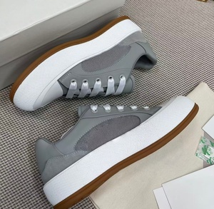 รองเท้าสเก็ตบอร์ด McQueenes Deck Low-top - รองเท้าผ้าใบลำลองพื้นหนาแบบ High-top สำหรับผู้ชายและผู้หญิงในสไตล์เดียวกัน - Product Image 1