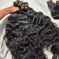 Lot de Cheveux Humains Bruts Cambodgiens Bouclés Profonds de Qualité Supérieure 15A – Vente en Gros pour Fournisseurs – Cheveux Alignés Naturellement avec la Cuticule – Extensions de Tissage