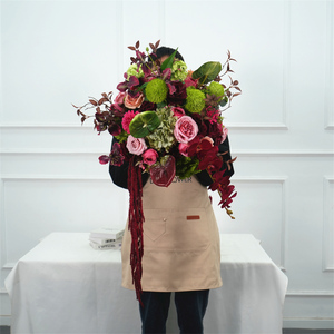Decoración para Eventos de Boda, Centro de Mesa Personalizado con Bola de Flores Artificiales de Seda Realista en Rosa/Rojo Intenso - Product Image 1