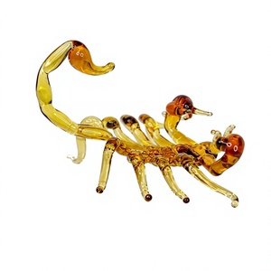 Figurine de scorpion en verre soufflé à la main, sculpture animale en verre ambré, décoration artisanale - Product Image 1