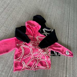 Sudadera con capucha para hombre, personalizada OEM, con parches bordados, con cremallera, efecto desgastado, bajo sin rematar y corte recortado, modelo Spidere - Product Image 2