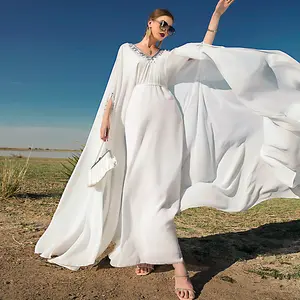 Weißer V-Ausschnitt hand genähte Diamant Umhang Swing Kleid Reise Foto Design Mode Islamische Kleidung Abaya Kleid muslimische Kleider