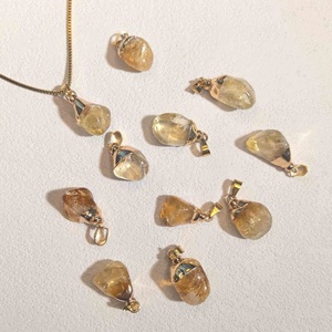 Collier Pendentif Cœur en Cristal Doré Étanche et Inaltérable, Plaqué Cuivre avec Incrustation de Citrine, Bijoux Printaniers Bohèmes pour Femmes et Enfants - Product Image 1