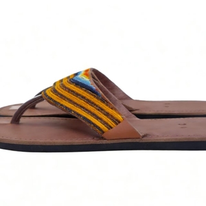 Sandalias de Cuero con Estampado Africano Hechas a Mano por NAWOU, Diseño Étnico Ugandés, Chanclas - Product Image 1