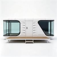 Maison capsule préfabriquée moderne de luxe sur mesure, mini-maison mobile, cabane portable avec verre panoramique et terrasse pour hôtel en plein air, camping
