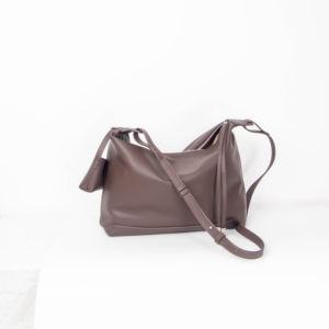 Bolso de Hombro de Cuero Vacuno Genuino de Lujo para Mujer, Diseño Geométrico de Verano, de Alta Calidad, con Cierre y Hecho a Mano - Product Image 1