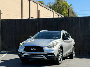 2017 QX30 AWD Luxury 4 ประตู ครอสโอเวอร์ เบาะหนัง กล้องมองหลัง พวงมาลัยซ้าย ซันรูฟ ไฟหน้า LED 8 ถุงลมนิรภัย จอสัมผัส มือสอง - Product Image 3