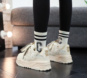 รองเท้าผ้าใบแฟชั่นสปอร์ตแบบผูกเชือก พื้นหนา สีขาวดำ ลายเรียบ สำหรับคู่รัก ระบายอากาศได้ดี วัสดุ PU ขายส่ง - Product Image 5