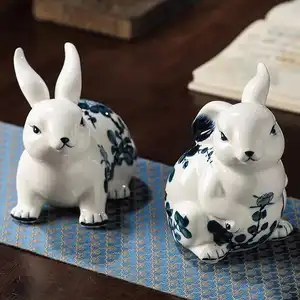 Ornamenti in porcellana incrinata di ghiaccio blu e bianco accessori per la casa ornamenti in ceramica di coniglio fatti a mano