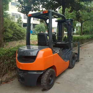 Chariot élévateur d'occasion TOYOTA FD30 pour travaux de terrassement - Offre Spéciale - Product Image 1