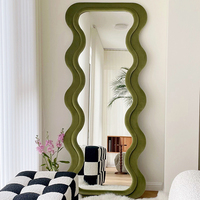 Miroir ondulé pleine longueur avec cadre en velours, miroir de sol irrégulier, décoration murale nordique pour chambre à coucher