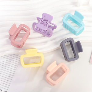 กิ๊บหนีบผมทรงสี่เหลี่ยมสีสันสดใสขนาดเล็ก 6.5 ซม. น้ำหนักเบา อุปกรณ์เสริมผมสำหรับผู้หญิงใช้ในชีวิตประจำวัน - Product Image 4