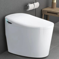 Toilettes d'hôtel intelligentes avec cuvette ronde allongée et drainage P-Trap Montage au sol et siège télécommandé Chauffage WC Sanitaire