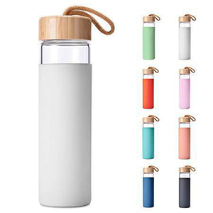 Bouteille d'eau en verre 2025 en gros d'usine avec manchon de protection en silicone, bouteilles en cristal avec couvercle en bois et corde - Product Image 1