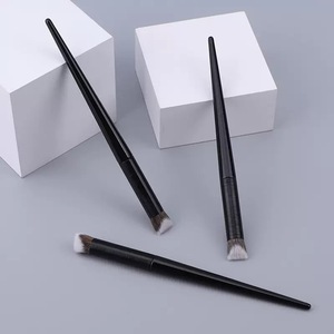 Nouveau Pinceau de Maquillage à Double Embout en Forme de Patte pour Correcteur et Fond de Teint Liquide/Crème - Product Image 4