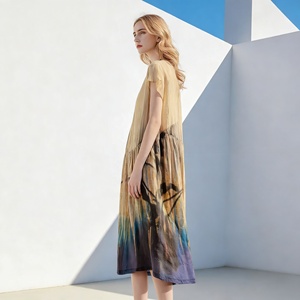 Abito Lungo in Seta di Lusso per <span class=keywords><strong>Donna</strong></span>, Elegante Stampa Artistica Sfumata, Vestito da Vacanza a Maniche Corte - Product Image 4