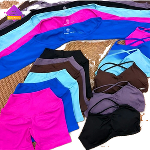 Conjunto Deportivo para Mujer, Top Deportivo y Pantalones Cortos, Sólido, Elástico, Resistente al Agua, para Gimnasio, Yoga y Ejercicio - Product Image 1