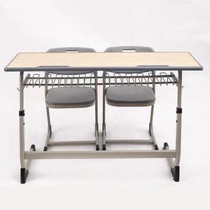 Muebles ajustables para <span class=keywords><strong>el</strong></span> aula Escritorio escolar y silla 2 Estudiantes Universidad Escritorio escolar doble Escritorio escolar de madera de acero - Product Image 2