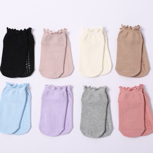 Chaussettes de yoga antidérapantes en dentelle à tête ronde personnalisées pour femmes chaussettes de pilates de sol de couleur unie rétro japonaises chaussettes de sport simples - Product Image 5
