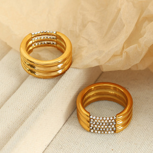 แหวนเหล็กไทเทเนียมเคลือบทองสามชั้นพร้อมดีไซน์ทรงเรขาคณิตประดับเพทายสำหรับทุกเพศสวมใส่ได้ทุกวัน - Product Image 3