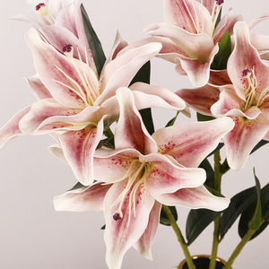 ช่อดอกลิลลี่ประดิษฐ์ ผ้าไหม กลีบดอกคู่ สมจริงสูง สำหรับตกแต่งงานแต่งงานและบ้าน สไตล์คลาสสิก - Product Image 4