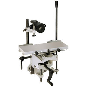 Étau d'établi métallique Fervi avec pince réglable et base pivotante pour usage en atelier - Product Image 1